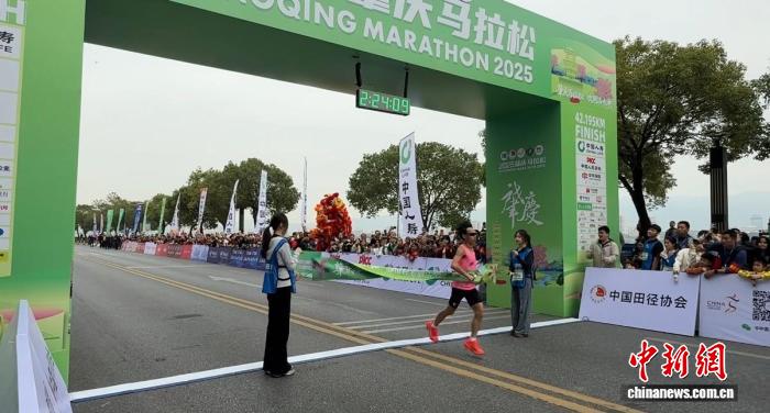 山湖城江光景下的热血奔跑:广东肇庆国际马拉