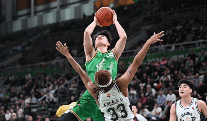 CBA裁判乌龙事件引发争议 球权交换引热议