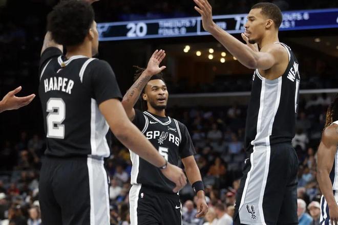 文班亚马30分钟砍41+16创纪录冲击MVP