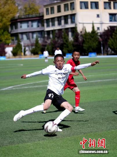 西藏赛区青少年足球联赛正式开赛 14支队伍角逐