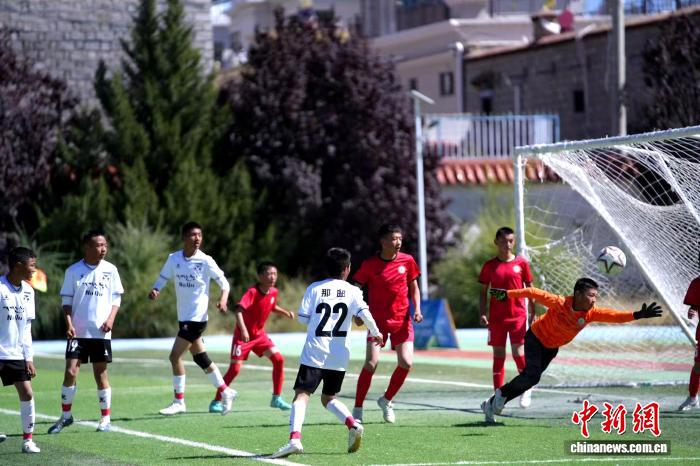 西藏赛区青少年足球联赛正式开赛 14支队伍角逐