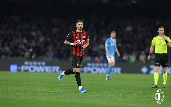 AC米兰联赛四连败陷困境 防线漏洞成关键问题