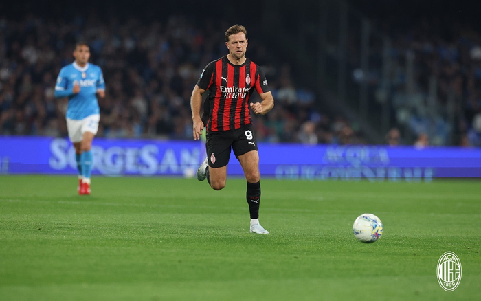 AC米兰联赛四连败陷困境 防线漏洞成关键问题