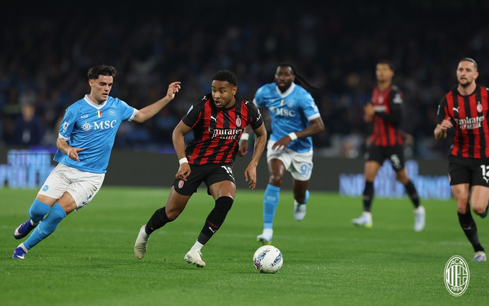 AC米兰联赛四连败陷困境 防线漏洞成关键问题