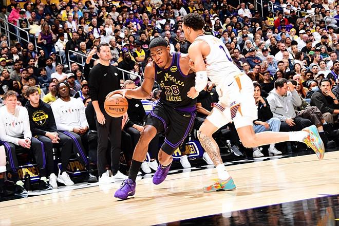 湖人轻取太阳锁定前四 八村塁13+3助球队赢球