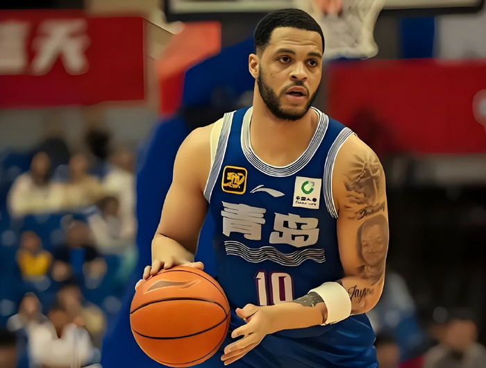 青岛队末节逆转广州队 韦瑟斯庞准绝杀助球队险