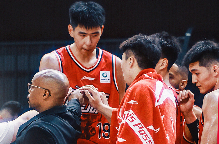 青岛队末节逆转广州队 韦瑟斯庞准绝杀助球队险