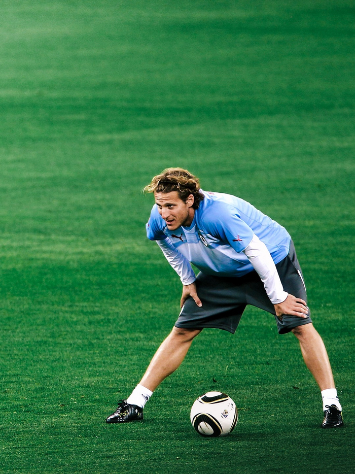 世界杯备战训练中球员们重温经典时刻