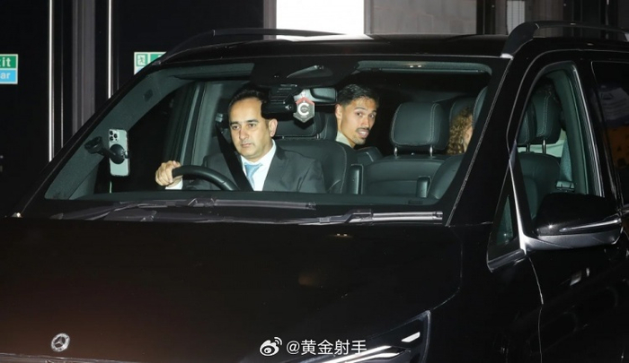 曼城球星齐聚夜店为B席举办告别派对